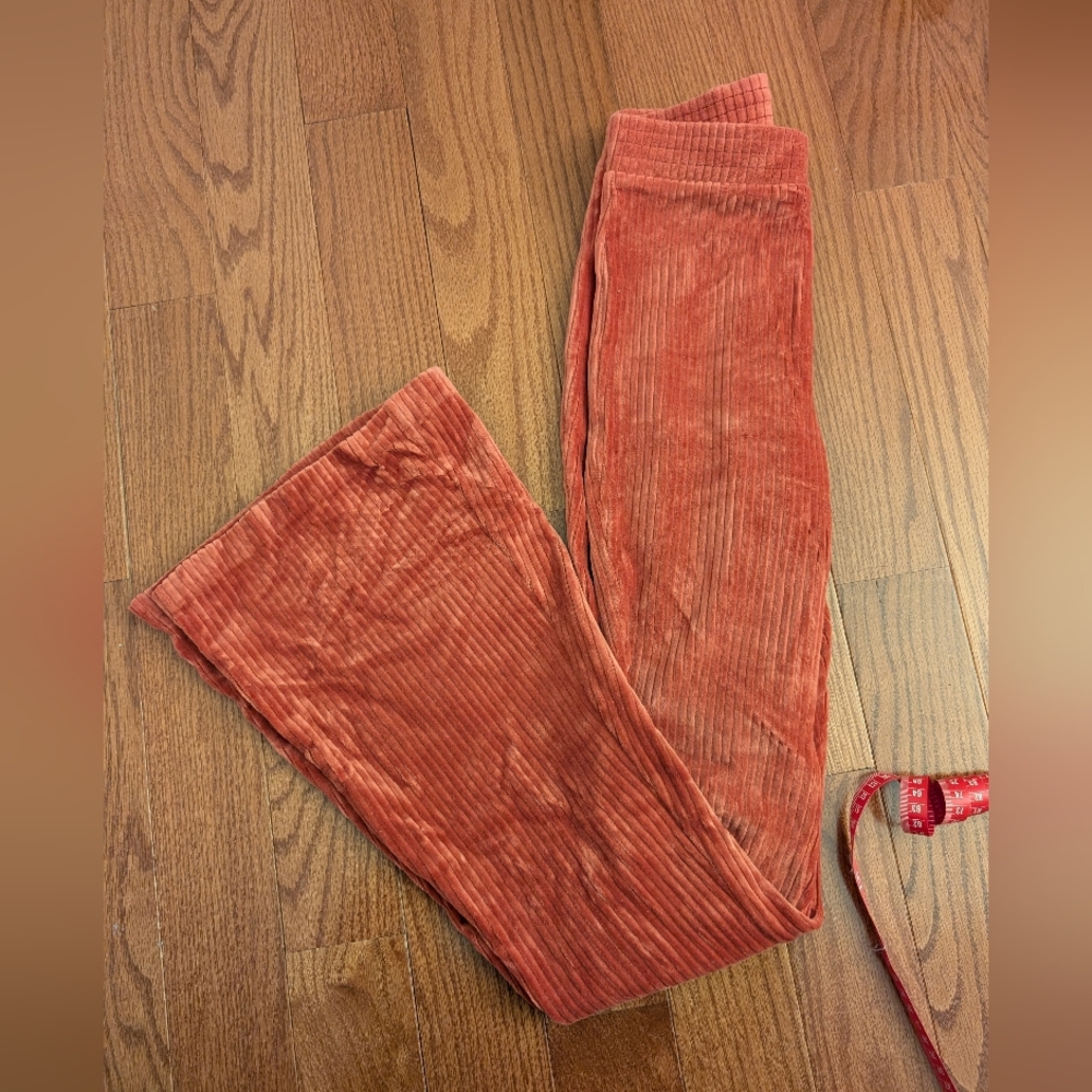 Aerie Rust colored flare leggings